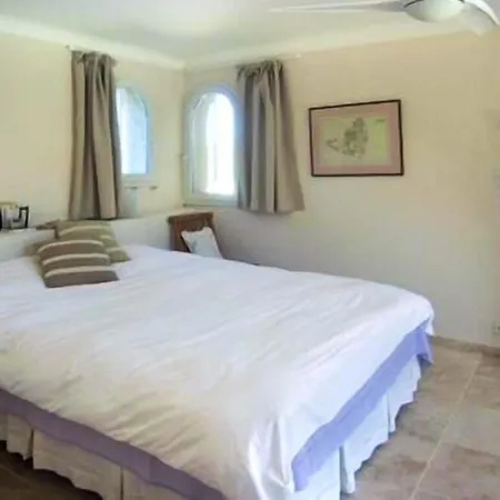 Villa De 2 Chambres Avec Vue Sur La Piscine Privee Et Jardin Clos A Les Issambres A 2 Km De La